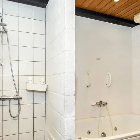 6 Person In * Bindslev