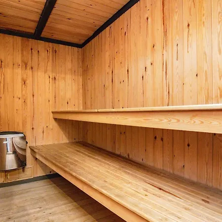 6 Person In Nyaraló