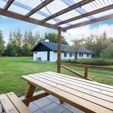 6 Person In Nyaraló *